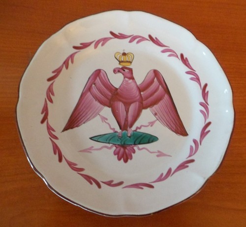 Assiette faience des - , en