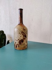 Vase bouteille en grès à Identifier 