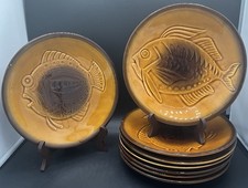 9 assiettes à poissons