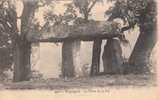 Carte postale ancienne VAR DRAGUIGNAN la pierre de la fée photo lacour