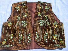 gilet en velours de soie marron brodé de soie et perles de verre début XX