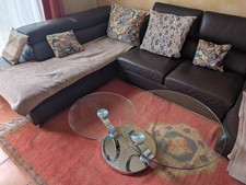 table basse en verre avec plateaux pivotants