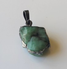 Pendentif en Emeraude brute