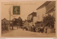 Neuville sur Seine (Aube) - La Place - Rive Gauche - Au fond, l'Eglise