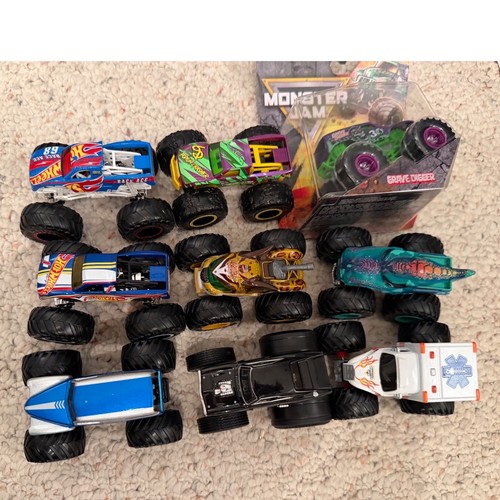 Hot wheels monster jam trucks - hot,