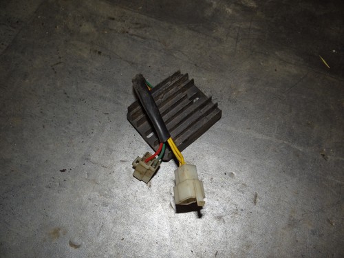 Regulateur tension quad - de,