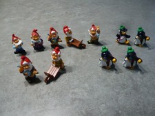 LOT 11 FIGURINES KINDER SURPRISE FERRERO EN RESINE - 7 NAINS - 4 PINGOUINS