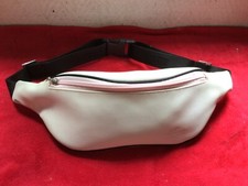 SAC BANANE LACOSTE  VINYL ROSE PALE .(T/) D