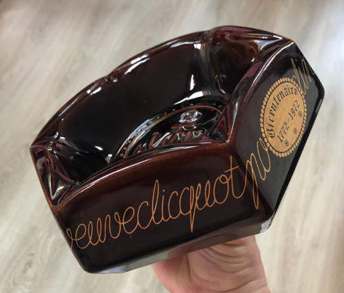 Gros cendrier céramique - , veuve