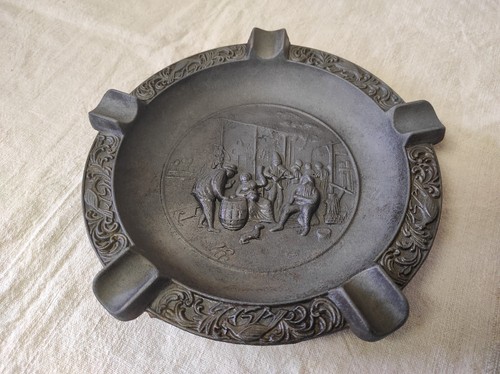 Ancien grand cendrier - grand, en