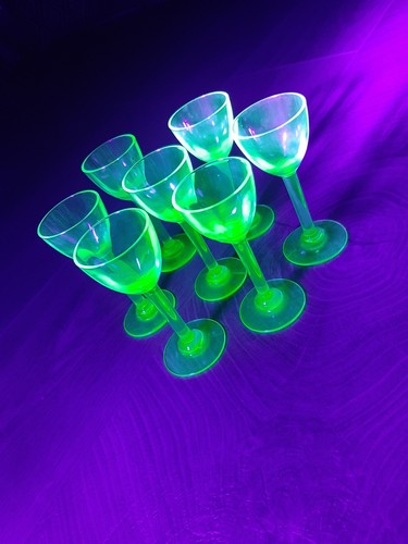 Lot petits verres a - de,