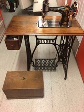 ANCIENNE MACHINE A COUDRE SINGER AVEC MEUBLE CAISSON ET PIED D ORIGINE TBE