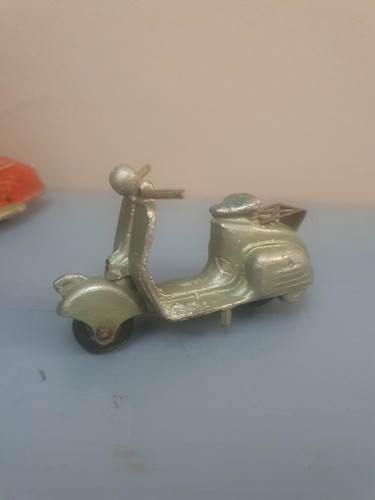 Jouet ancien figurine scooter - figurine,