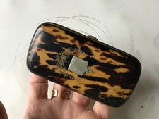 Ancien étui en corne pour