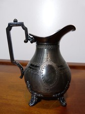 Pot à lait ancien en métal