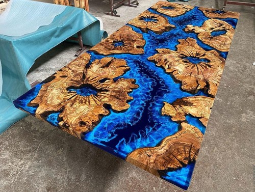Table époxy bleue pour manger