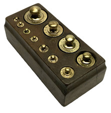 Ancienne BOITE de 11 poids en