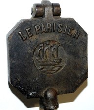 ANCIEN PETIT GAUFRIER FONTE LE PARISIEN MOULE /NO CUIVRE A HOSTIE XIXème