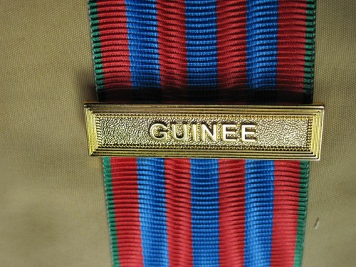 Agrafe guinee pour - pour, la