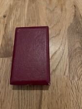 Ecrin rouge vide pour