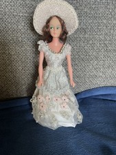 Poupée Sur Socle Vintage Style Barbie Made In Hong Kong