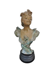 Buste de femme signé Alfred Foretay ( 1861-1944) en régule-Art Nouveau