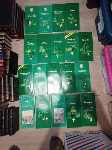 Lot anciens guide vert - , 19