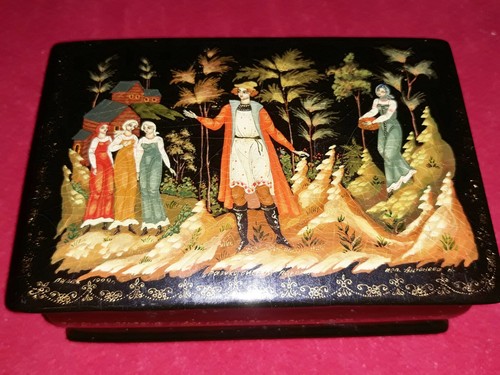 Petite boite laquée russe - petite,