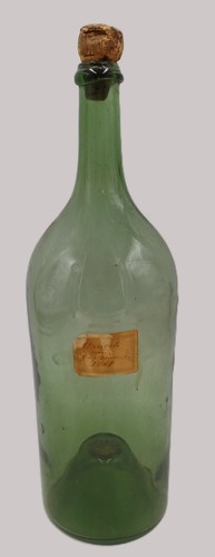 Très ancienne bouteille - , en