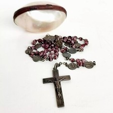 ANCIEN CHAPELET EN  ARGENT & PERLES EN VERRE VIOLETS AVEC SA BOITE OEUF EN NACRE