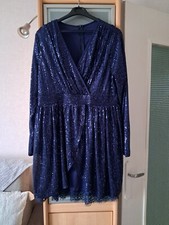 Robe neuve taille 42-44 bleu sequins et dentelle