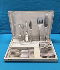 12 poissons + couverts de