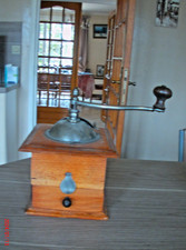 ANCIEN  MOULIN A CAFE PEUGEOT