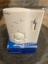 Thermostat d'ambiance pour ventilo-convecteur RCC30 de marque SIMENS. 