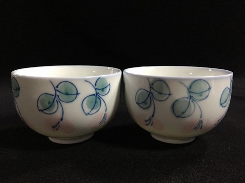 N0353 lot tasses à - lot,