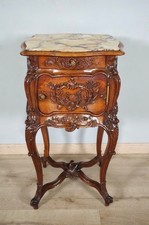 Table de chevet style rocaille