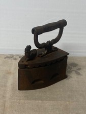 Ancien fer à repasser avec poignée très sympa et coq en fonte dans son jus