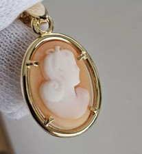 Pendentif Camée serti en or