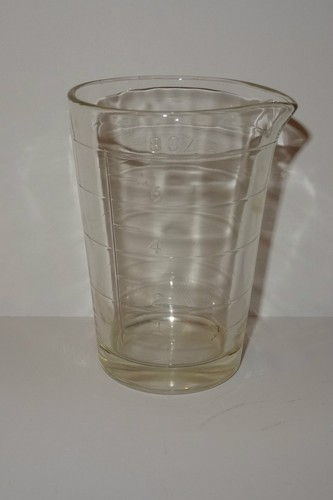 Ancien verre doseur a - de, 9