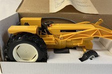 1/16° Tracteur RENAULT 652 Chargeur Teleguidé MONT BLANC