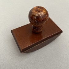 Ancien tampon buvard de bureau. Bois. Petit Modèle 8 X 4,5 cm.