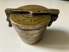 Ancienne pile de poids à