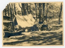PHOTO, camping tente voiture ancienne automobile chien les 3 autour d’une table
