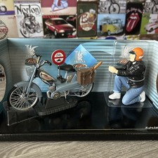 RARE Miniature Solido 1/10