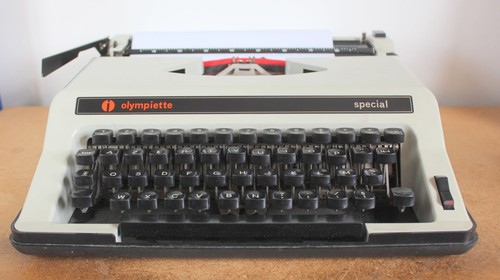 Machine écrire olympia - à,