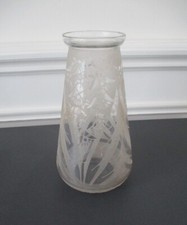 TRES BEAU VASE ART DECO SIGNE LORRAIN ( DAUM ) FRANCE DECOR EN RELIEF