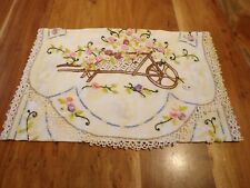 Pochette à linge lin avec broderies de fleurs en relief dans brouette ( ref 32 )