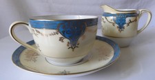 Ensemble tasse/Sous tasse et Pot à lait en porcelaine à motifs Noritaké Vintage