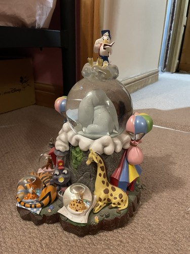 Disney dumbo rare snowglobe - disney,