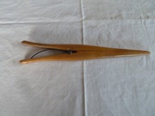 Pince à gants en bois ancien objet de collection longueur 26 cm